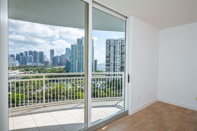 Building Photo - 2475 Brickell Ave