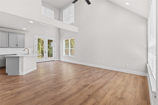 Building Photo - 2398 Valley Dr