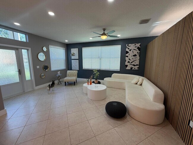 Building Photo - 6094 Oak Bluff Way