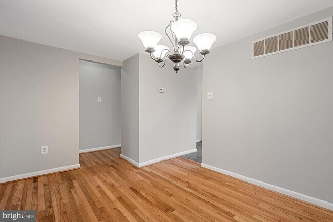 Building Photo - 10661 High Beam Ct