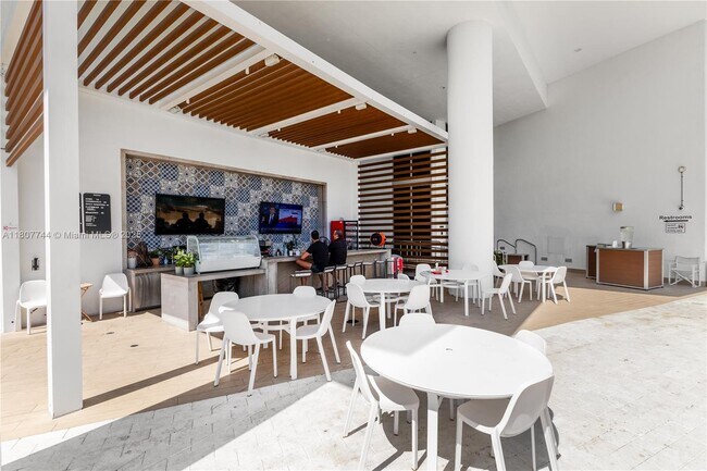 Building Photo - 16385 Biscayne Blvd