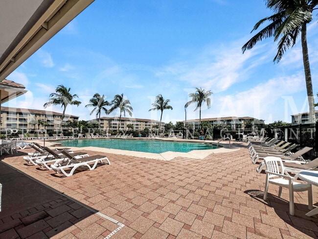 Building Photo - Swipe Right on This Estero 2-Bedroom Condo — Elevator Access + $500 Off If You Apply Before FEB 28!