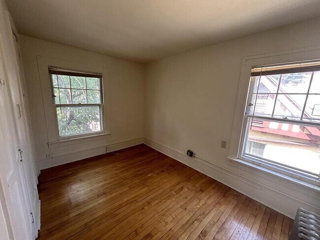 Building Photo - 240 W Lakelawn Pl