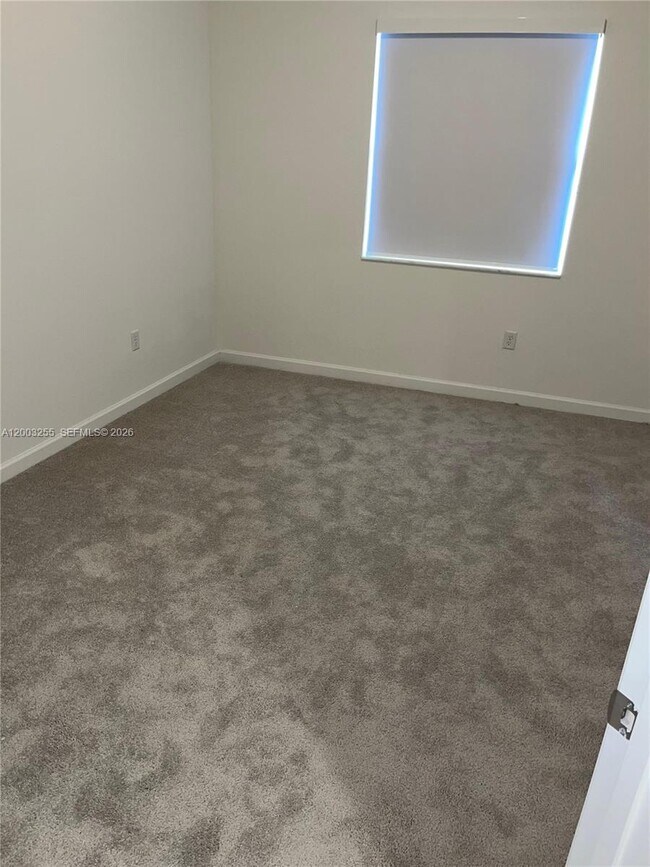 Building Photo - 2679 SE 25th Ter