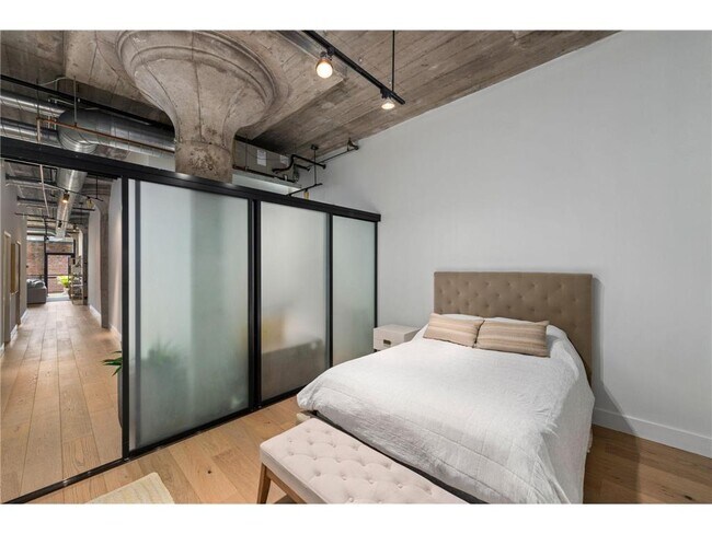 Building Photo - 618 N Washington Ave