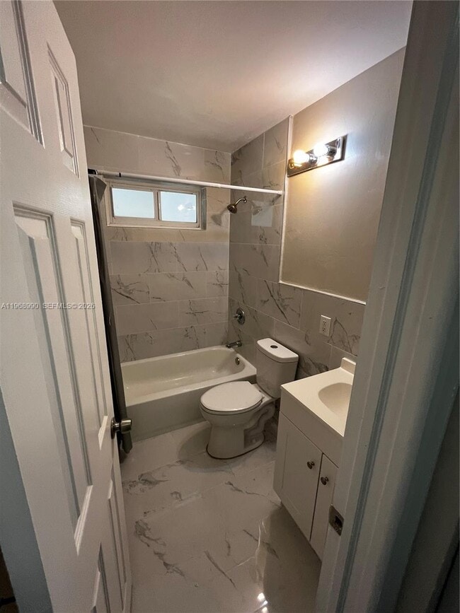 Building Photo - 816 Beech Rd