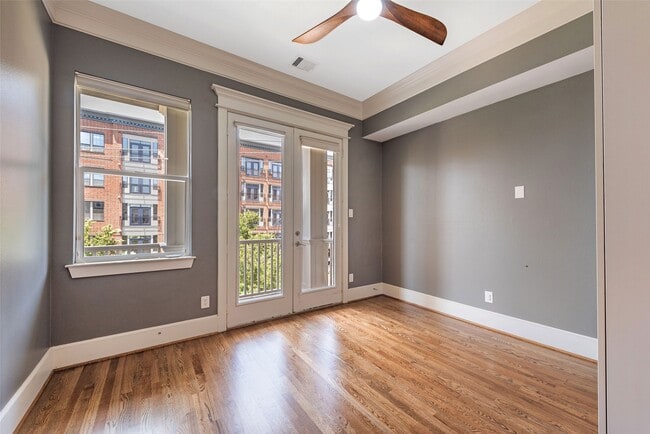 Building Photo - 212 W 6th St