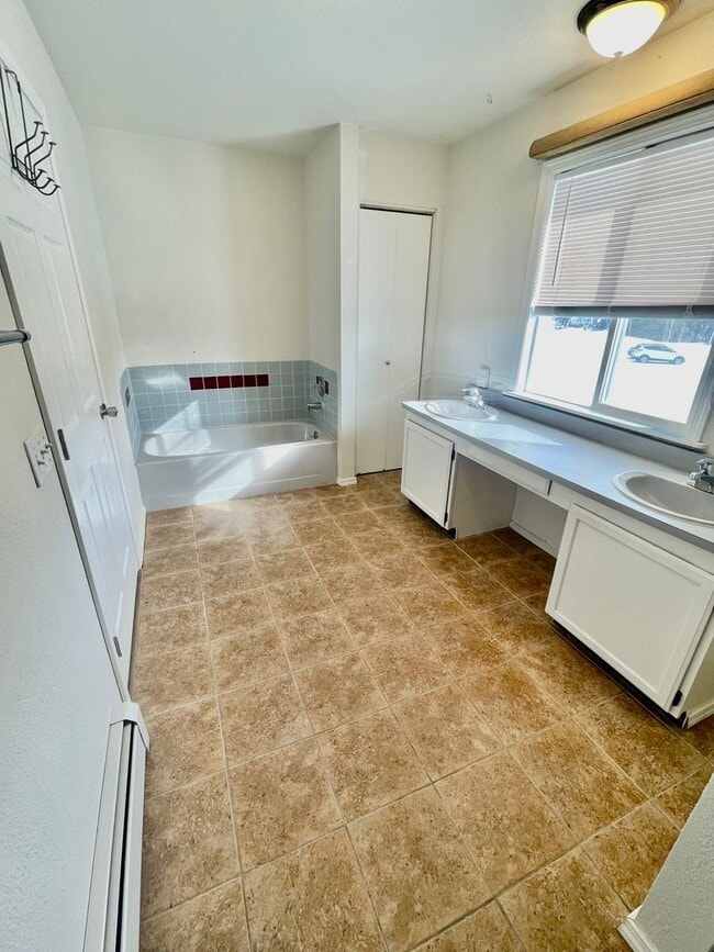 Building Photo - 3 Bd Home for Rent in Fairbanks!