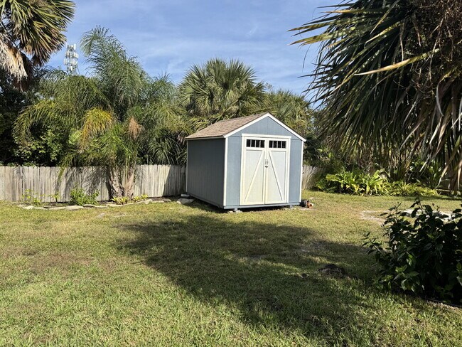 Building Photo - 7 Deerwood St