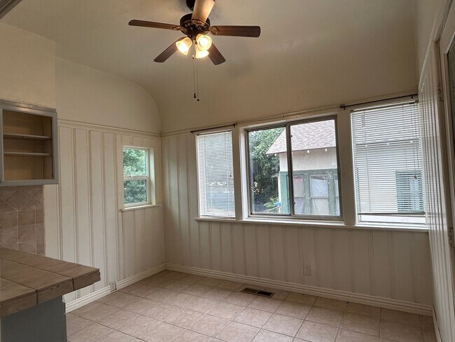 Building Photo - 1189 High St