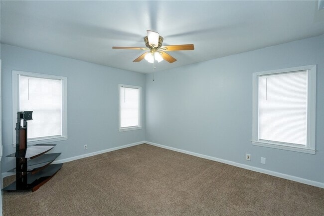 Building Photo - 706 Pennington Dr
