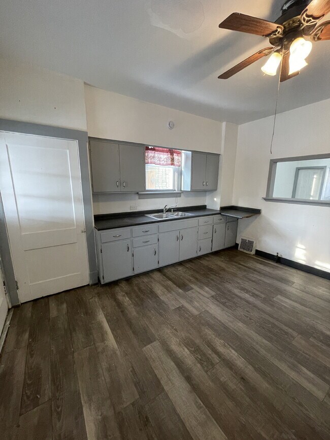 Building Photo - 618 Penn Ave