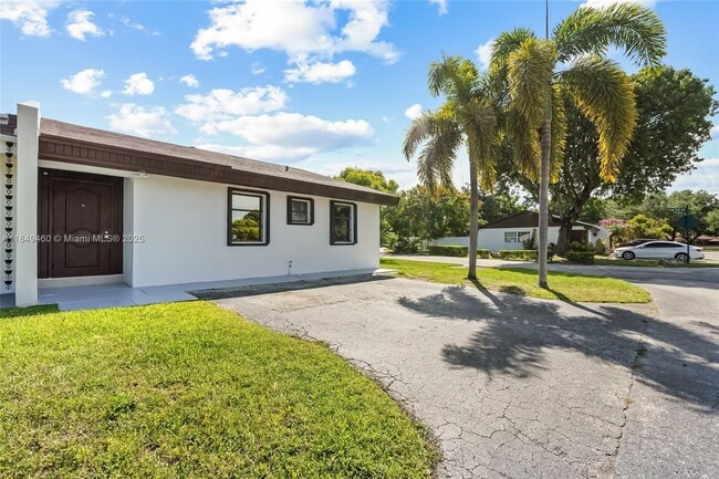 Building Photo - 5402 SW 138th Pl
