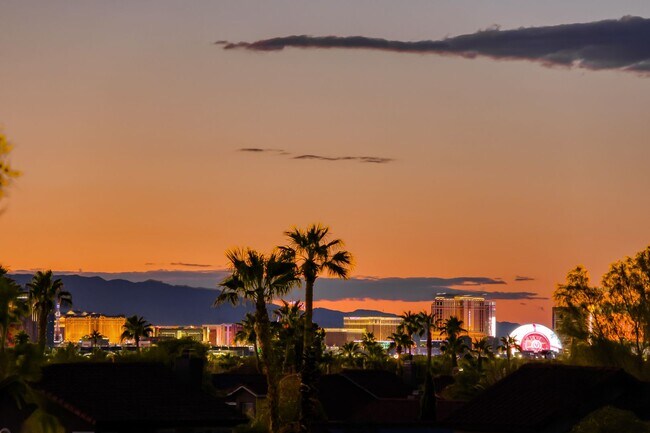 Building Photo - Stunning Green Valley, Guard Gated Community, Pool Home!