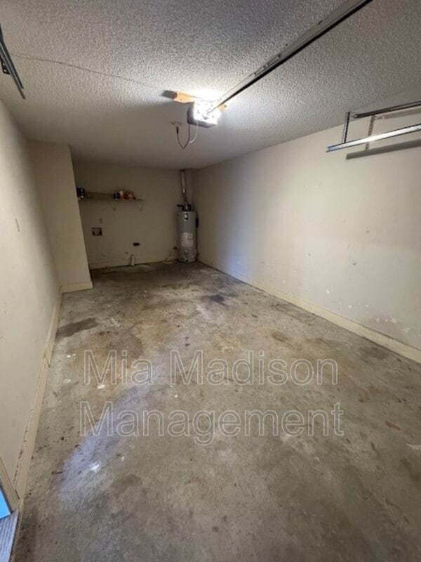 Building Photo - 141 Hunt Club Ct