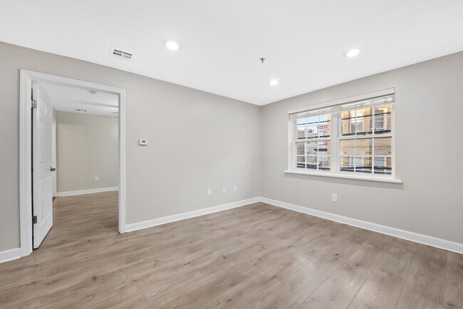 Building Photo - 413-415 9th St