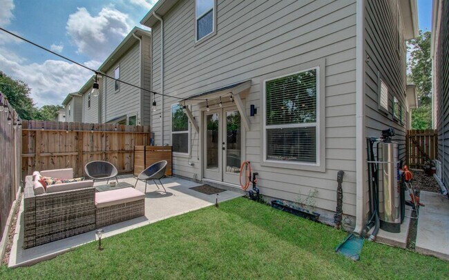 Building Photo - 970 Highland Sound Ln