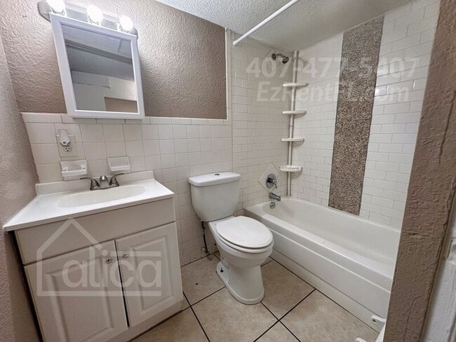 Building Photo - 2905 Villa Dr