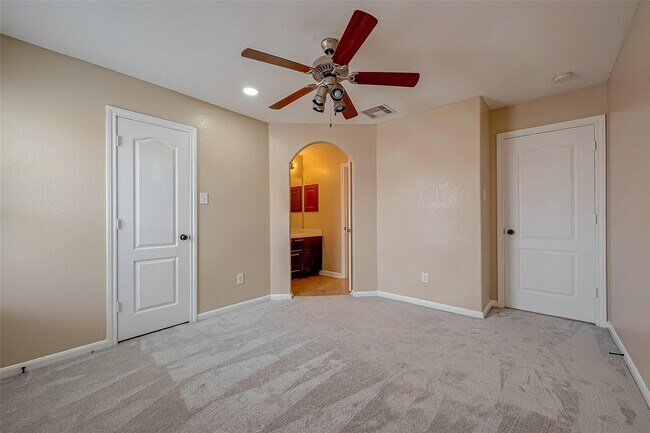 Building Photo - 21831 Mount Hunt Dr