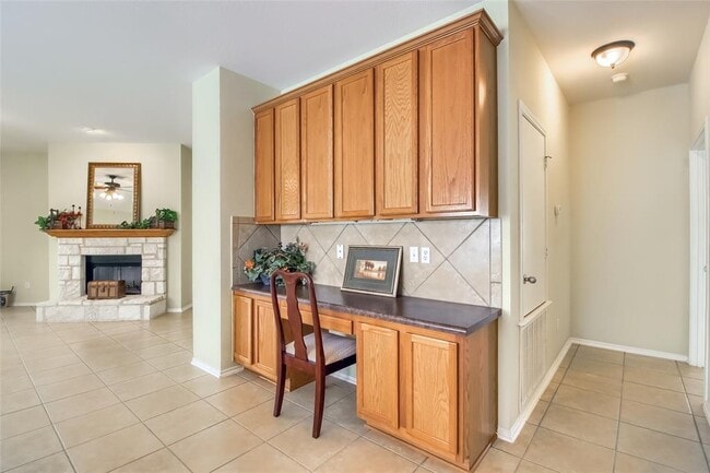 Building Photo - 18720 Royal Pointe Dr