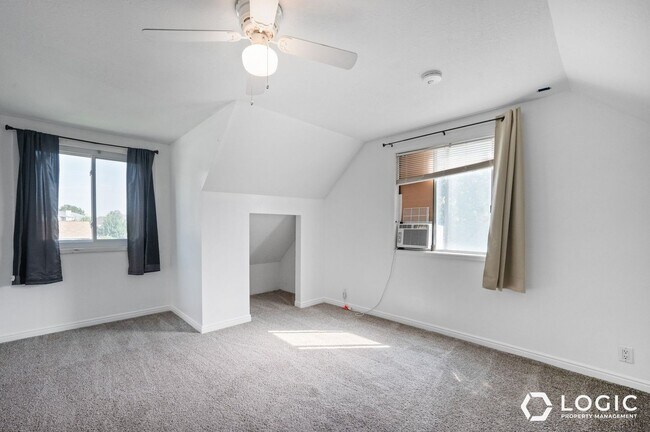 Building Photo - 5155 Saguaro Dr