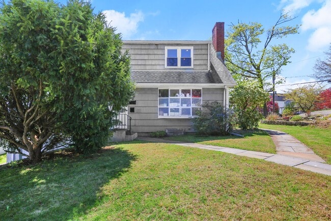 Primary Photo - 8 Reynolds Pl