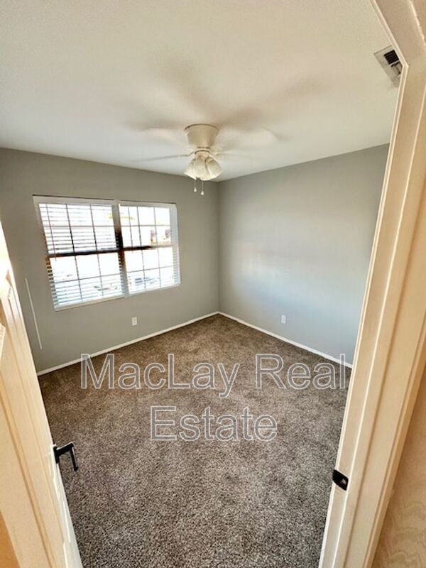 Building Photo - 5057 E Delta Ave