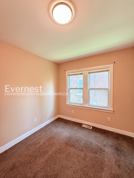 Building Photo - 2488 Woodmere St