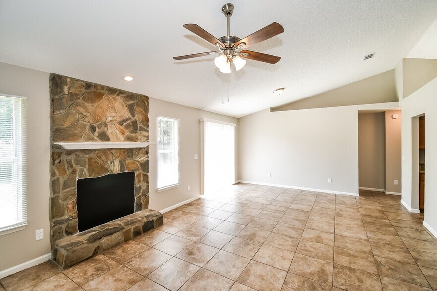 Building Photo - 8133 Fieldside Dr W