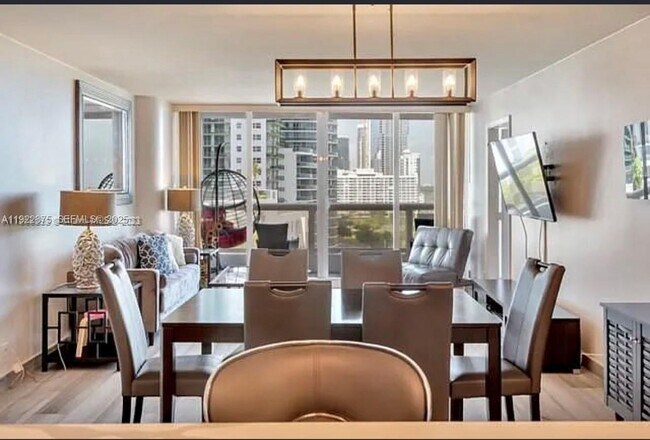 Building Photo - 1717 N Bayshore Dr