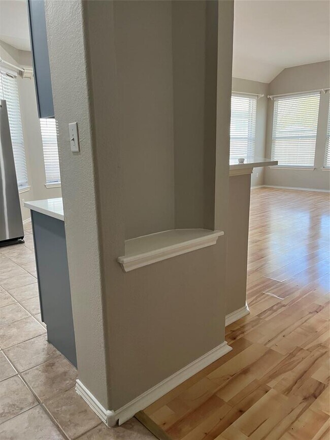 Building Photo - 10306 Snapdragon Dr