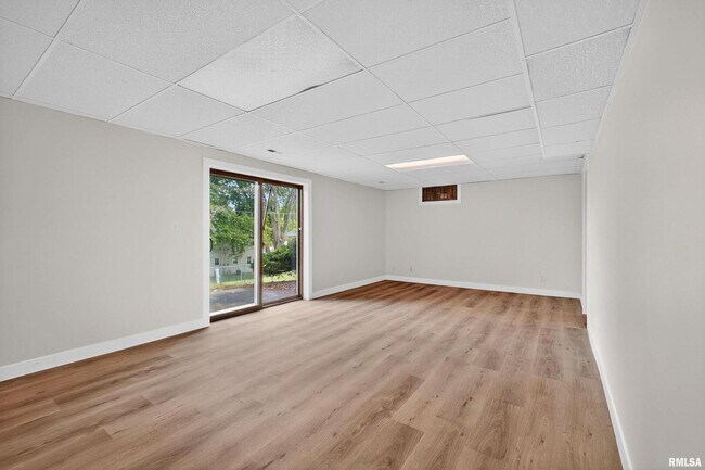 Building Photo - 3106 Maplecrest Rd