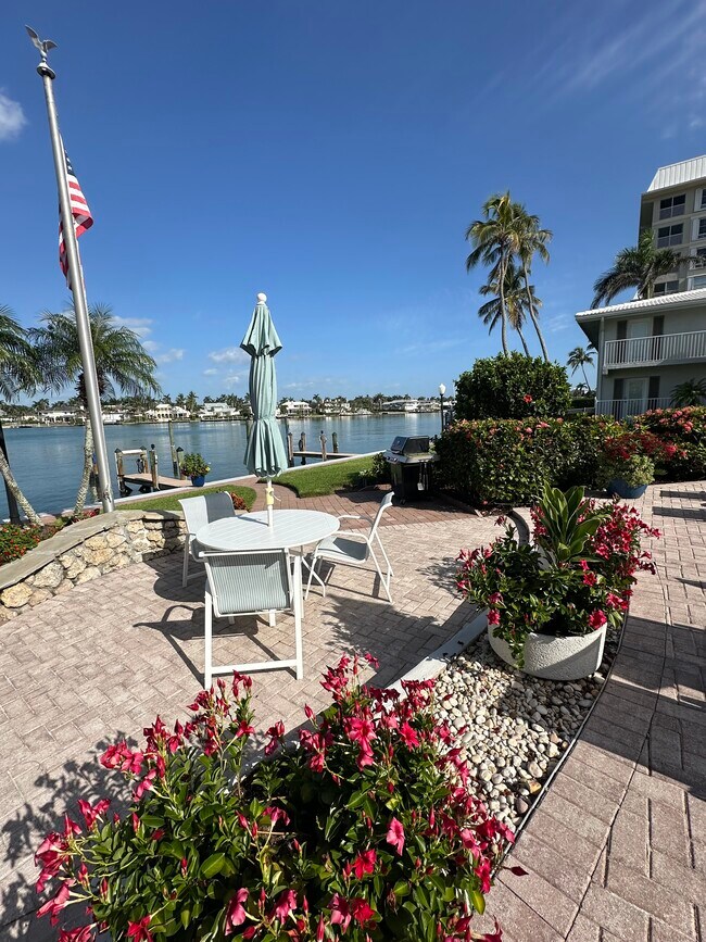 Building Photo - 2800 Gulf Shore Blvd N