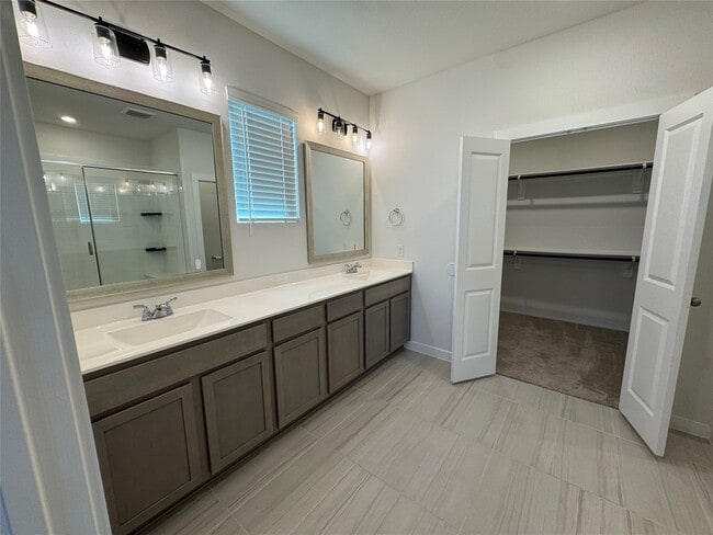 Building Photo - 31138 Myers Hvn Ln