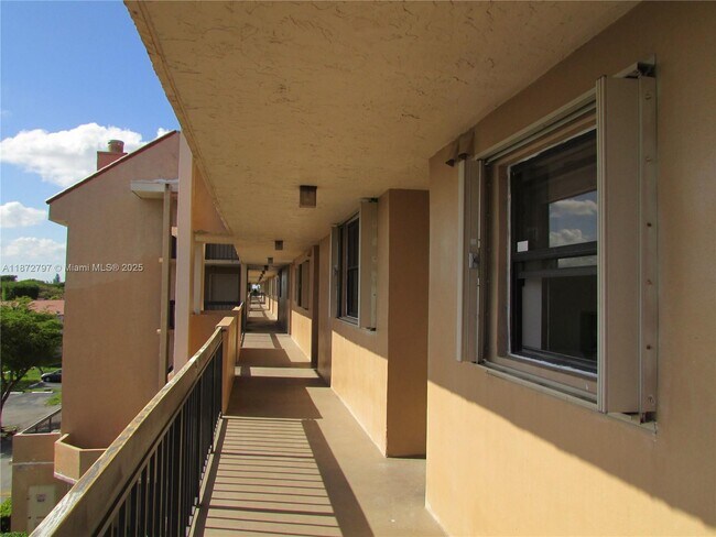 Building Photo - 10315 NW 9th St Cir