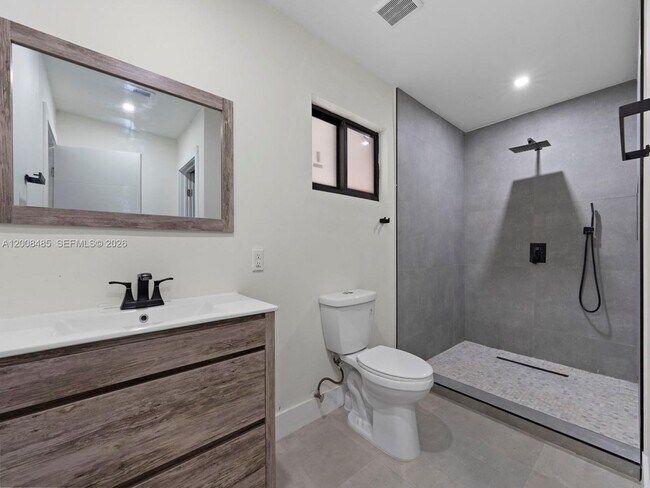 Building Photo - 252 E 36th St