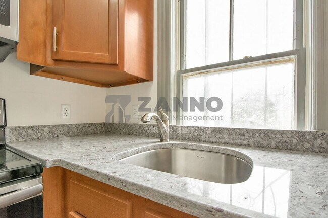 Building Photo - 19 Arnold St