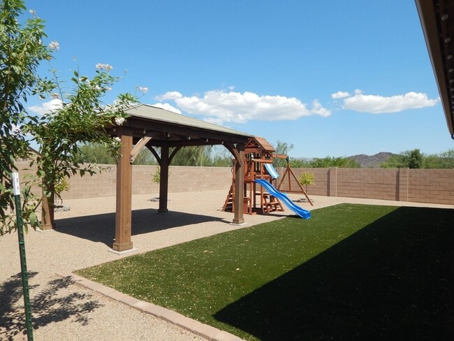 Building Photo - 3 bedrooms over 2200 Square Feet - Single Story-Marana