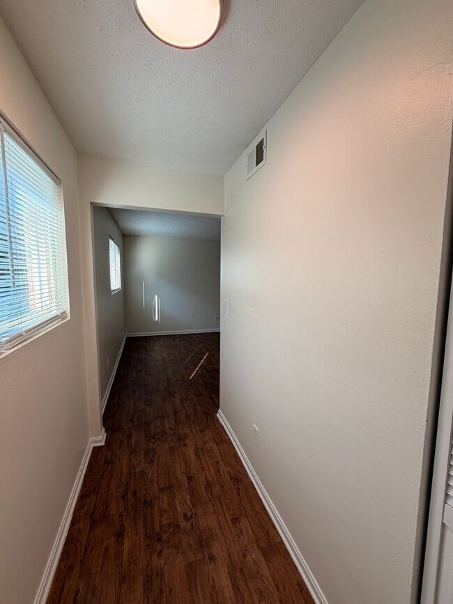 Interior Photo - Auburndale