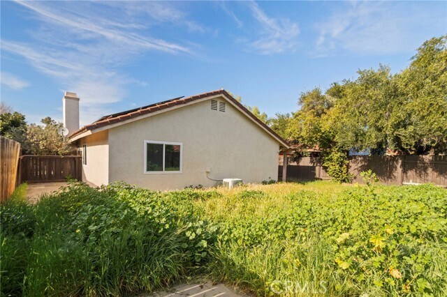 Building Photo - 39472 Long Ridge Dr