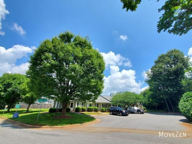 Building Photo - 814 Guilford College Rd