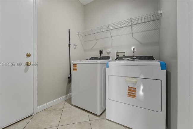 Building Photo - 2238 SW 125th Ave