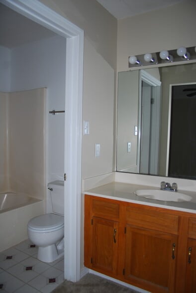 Building Photo - 33 Heather Ln