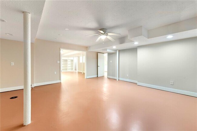Building Photo - 5647 Antioch Rd