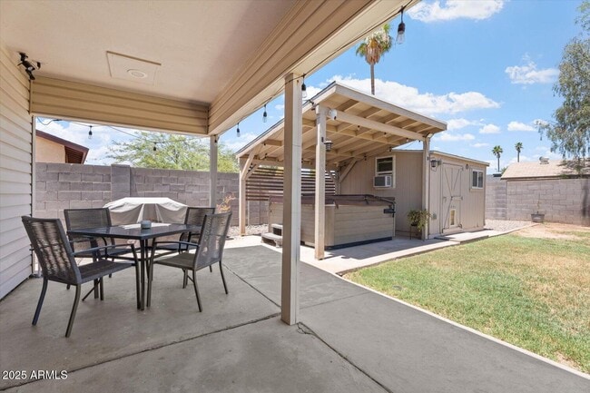 Building Photo - 2116 W Garden Dr