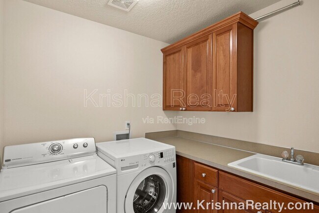Building Photo - 13686 NW Henninger Ln