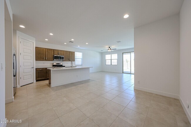 Building Photo - 26096 N 170th Ave