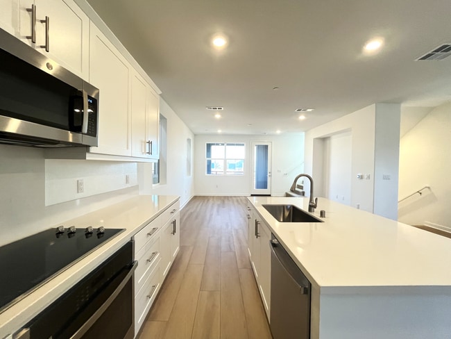 Building Photo - 3 bed, 2.5 bath in Ontario, CA!