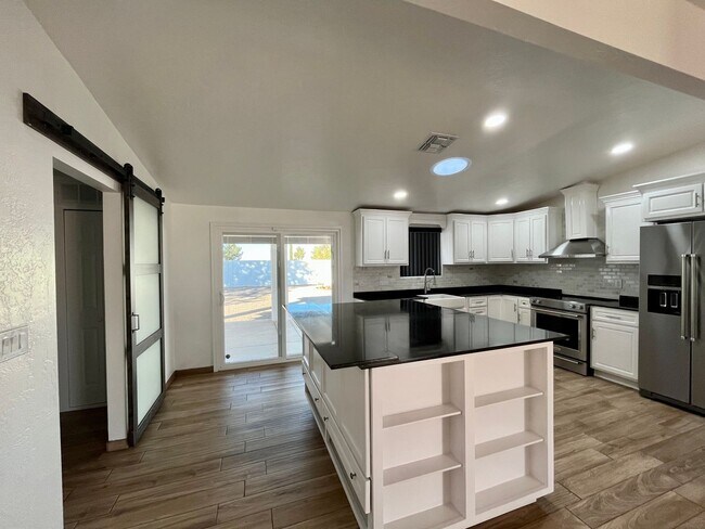 Building Photo - Gorgeous fully remodeled centrally located 3 bedroom home.