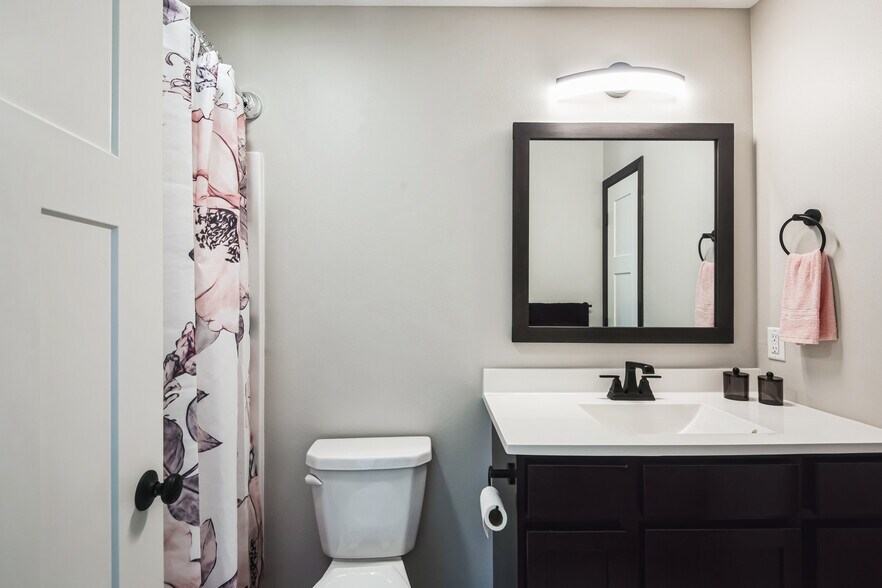 Building Photo - 402 Dawson Dr